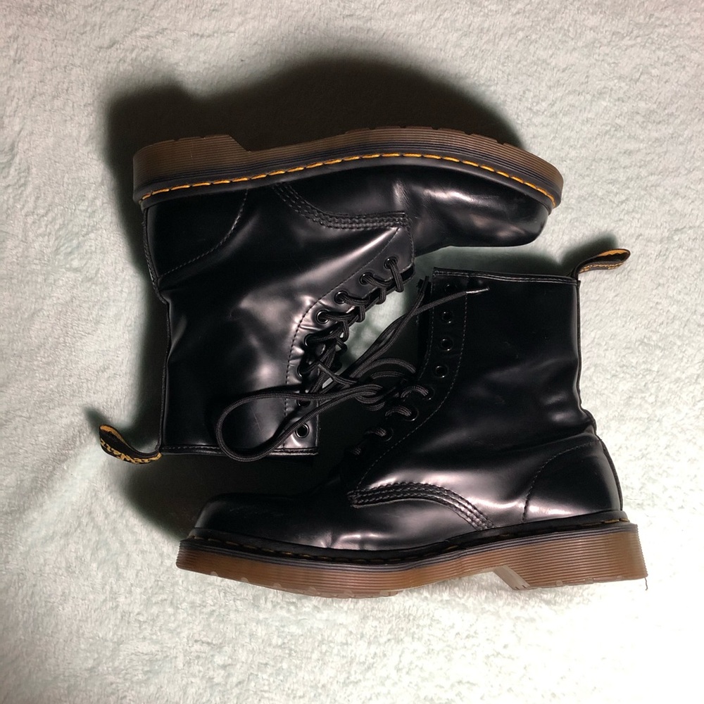 Black doc martens women’s size 9